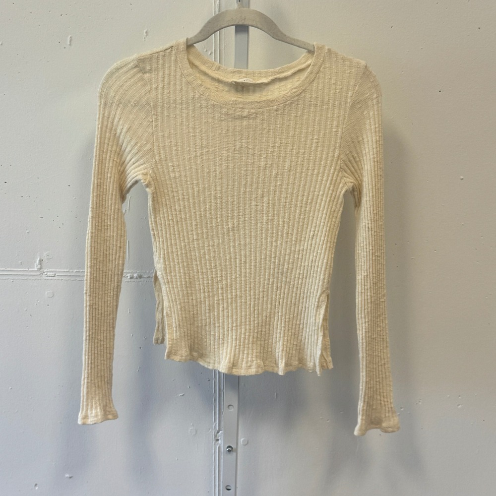 Honey Punch Cream Ribbed Knit Long Sleeve Top Side Slit Crew Neck Small 7T0031H